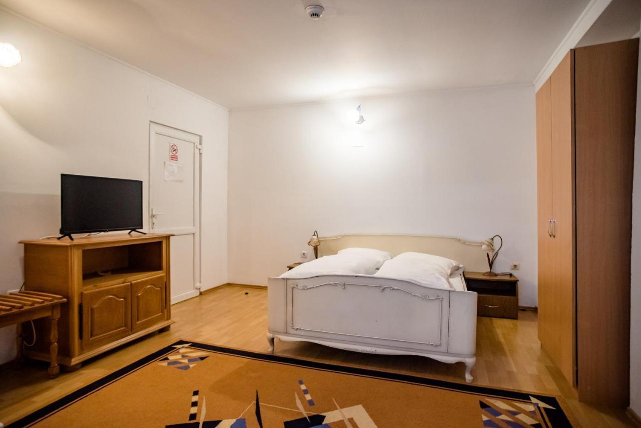 Hotel Marion Dumbraveni  Exteriér fotografie