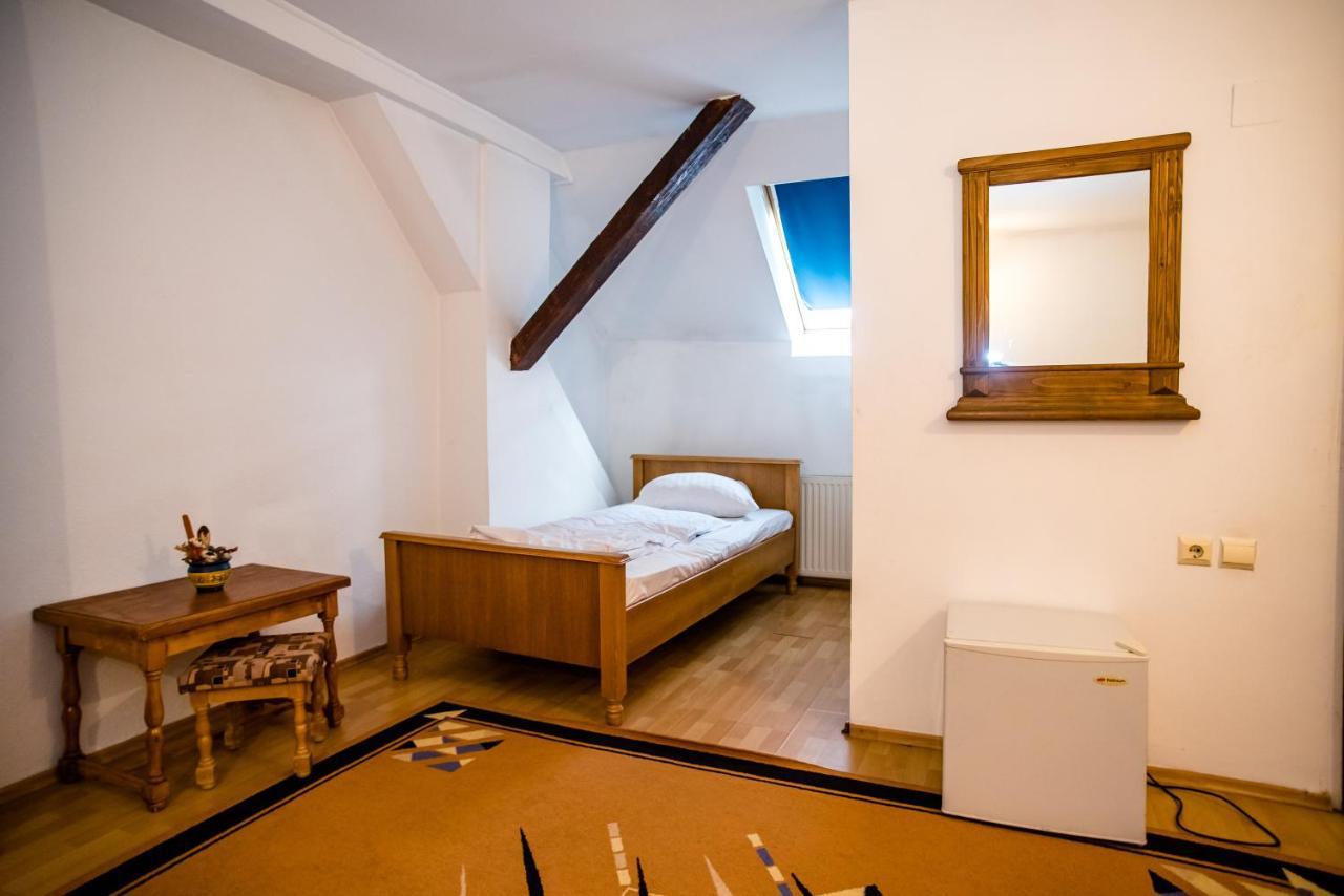 Hotel Marion Dumbraveni  Exteriér fotografie